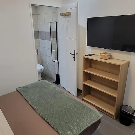 Oda ve Kahvaltı Mas Les Jasses D'hote Calme Et Agreable A La Campagne